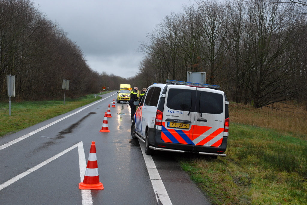 Automobiliste Belandt Met Auto In Berm Bij Afrit Van A7 Ter Hoogte Van ...