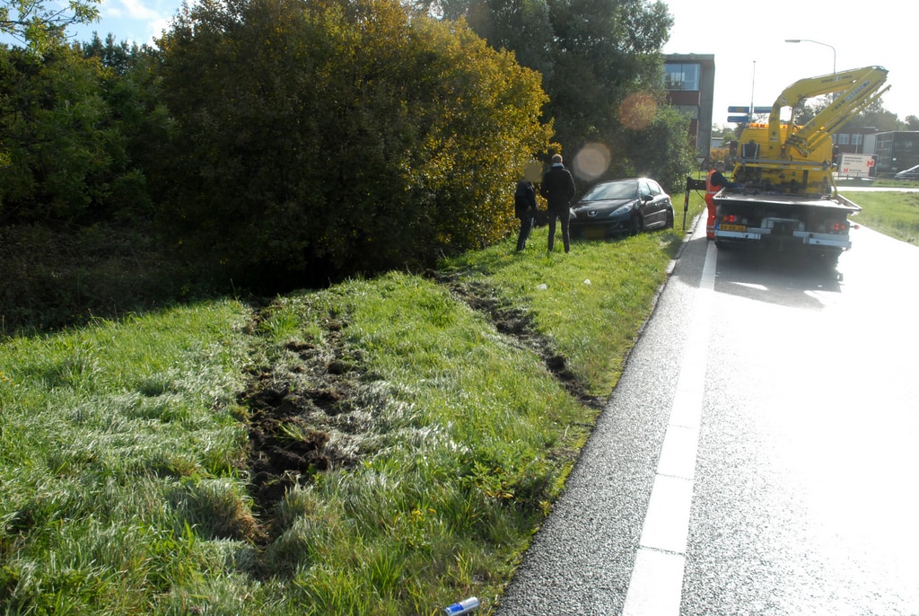 Automobilist Raakt In De Slip Op Afrit A7 Bij Leek En Belandt In De ...