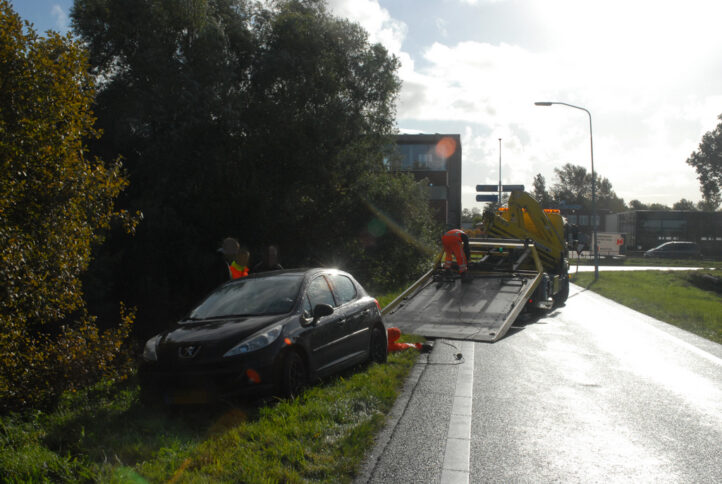 Automobilist Raakt In De Slip Op Afrit A7 Bij Leek En Belandt In De ...