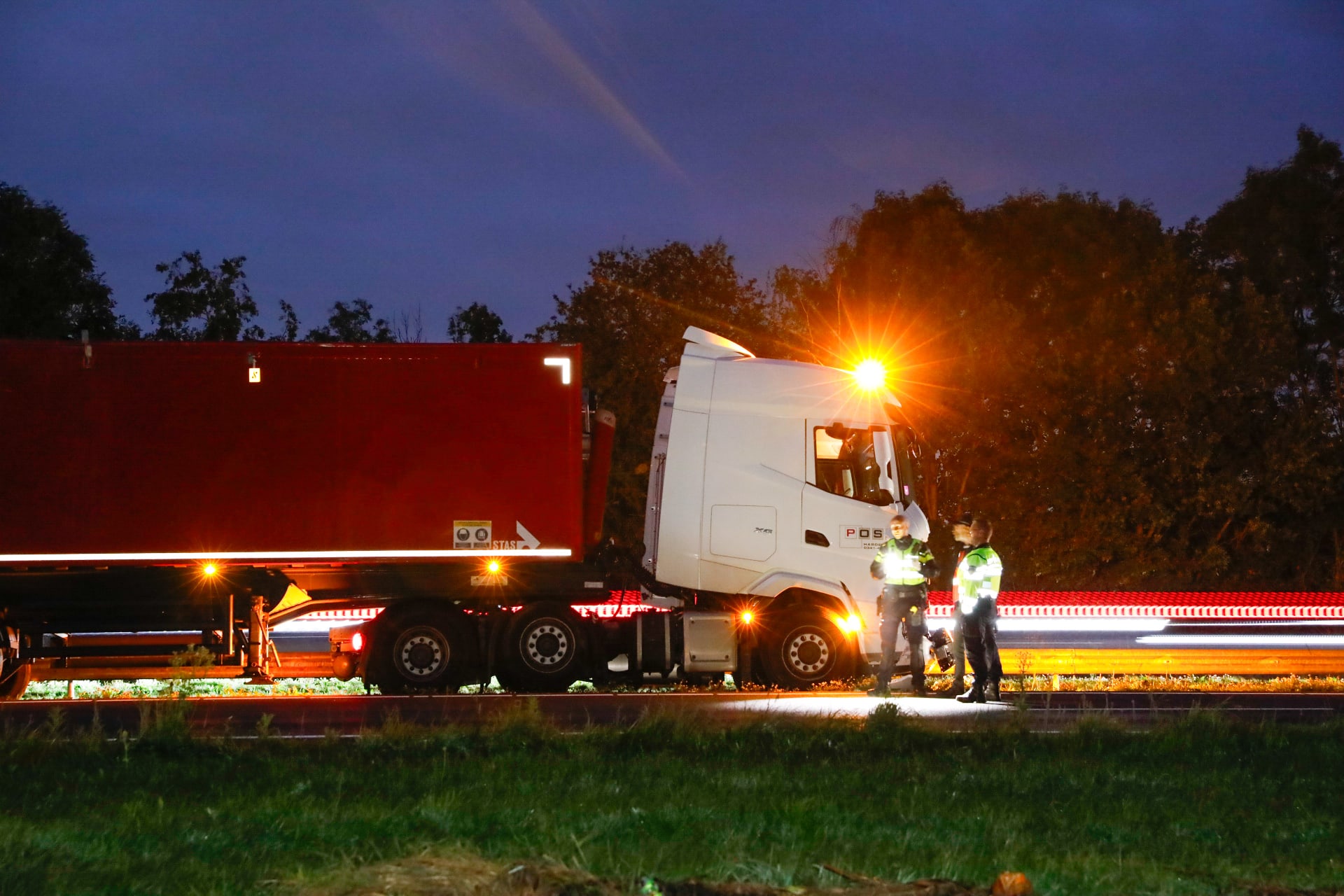 Ongeval Met Vrachtauto En Auto Op De A7; Snelweg Tussen Leek En ...