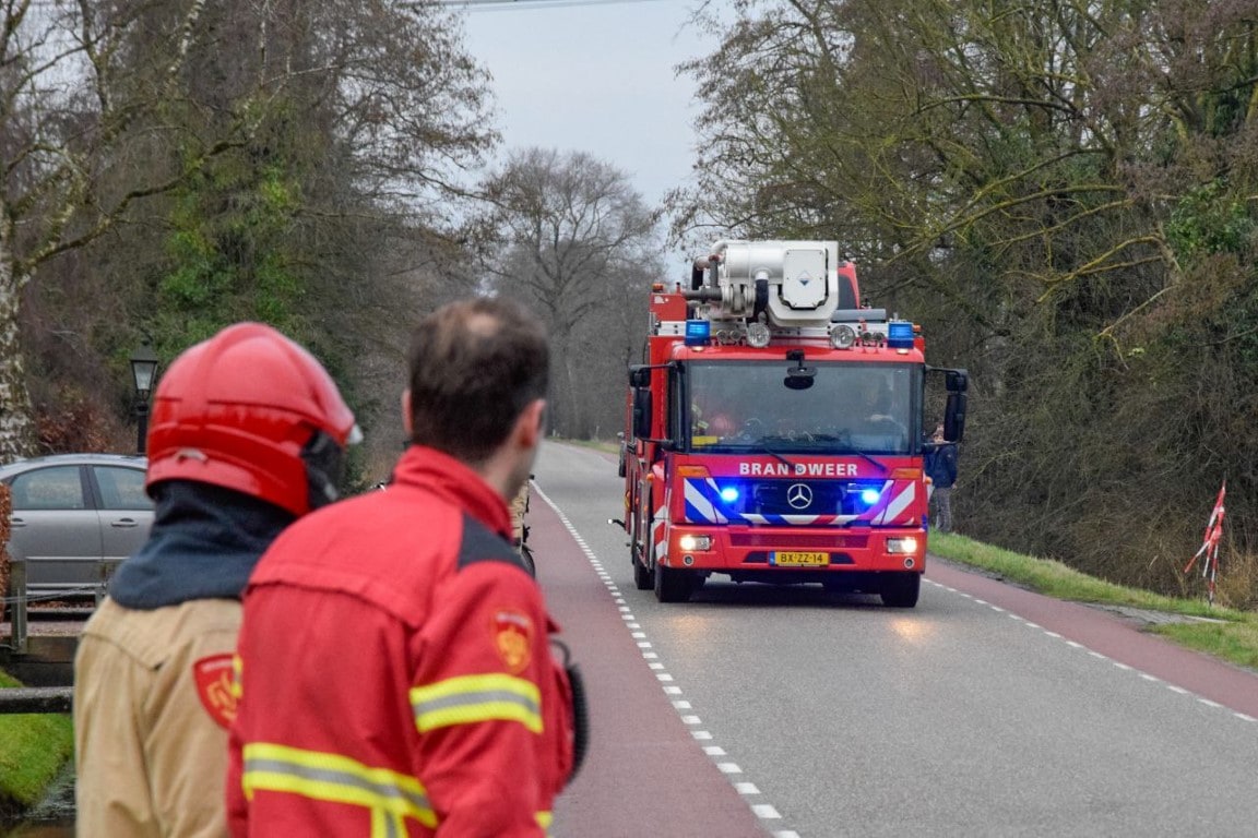 Brandweer Leek En Groningen Rukken Uit Voor Schoorsteenbrand In ...